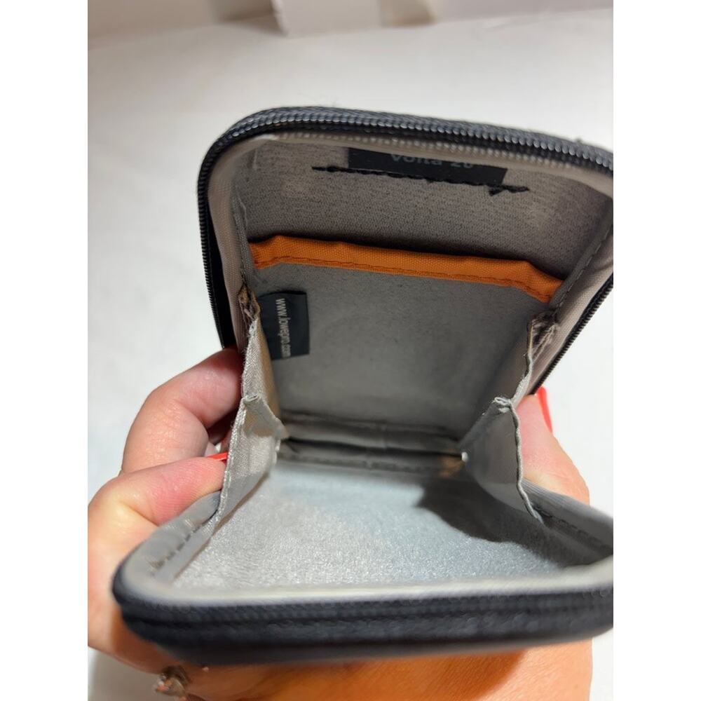 Lowepro Hard Shell Camera Case - Picture 5 of 6